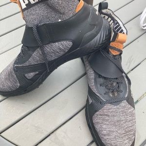 Puma hi top golf shoe.  Men’s size 10.5.  Puma ignite